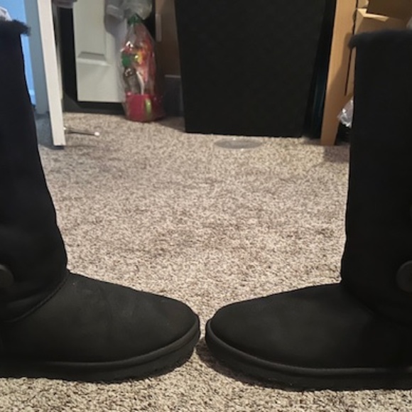 Black ugg tall bailey button boots - Picture 2 of 3